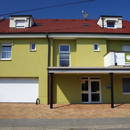 Pension Kiwi Mikulov Dış mekan fotoğraf