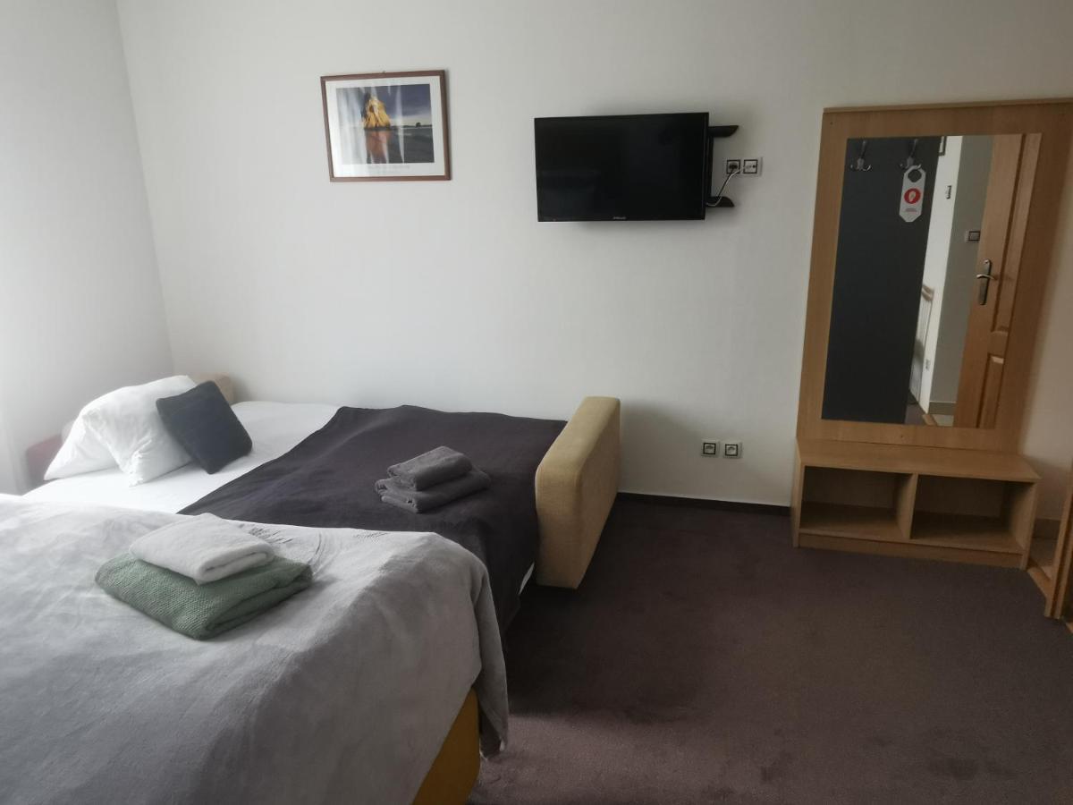 Pension Kiwi Mikulov Dış mekan fotoğraf