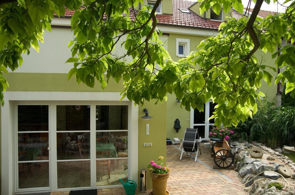 Pension Kiwi Mikulov Dış mekan fotoğraf