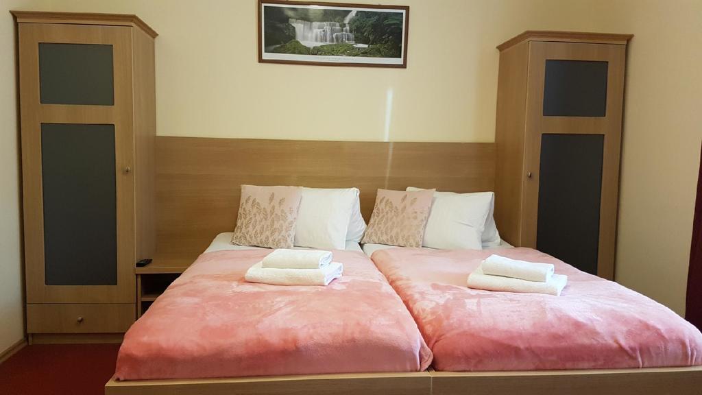 Pension Kiwi Mikulov Dış mekan fotoğraf